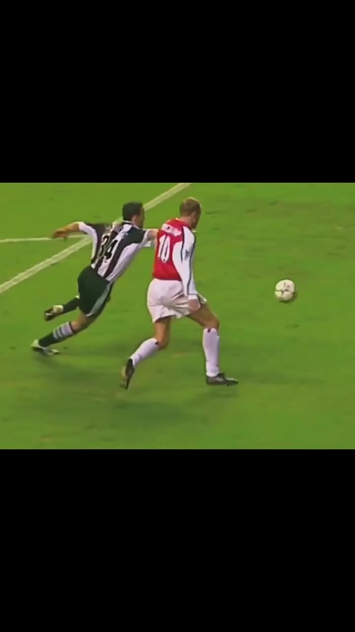 精妙配合造就进球奇迹，令人动容