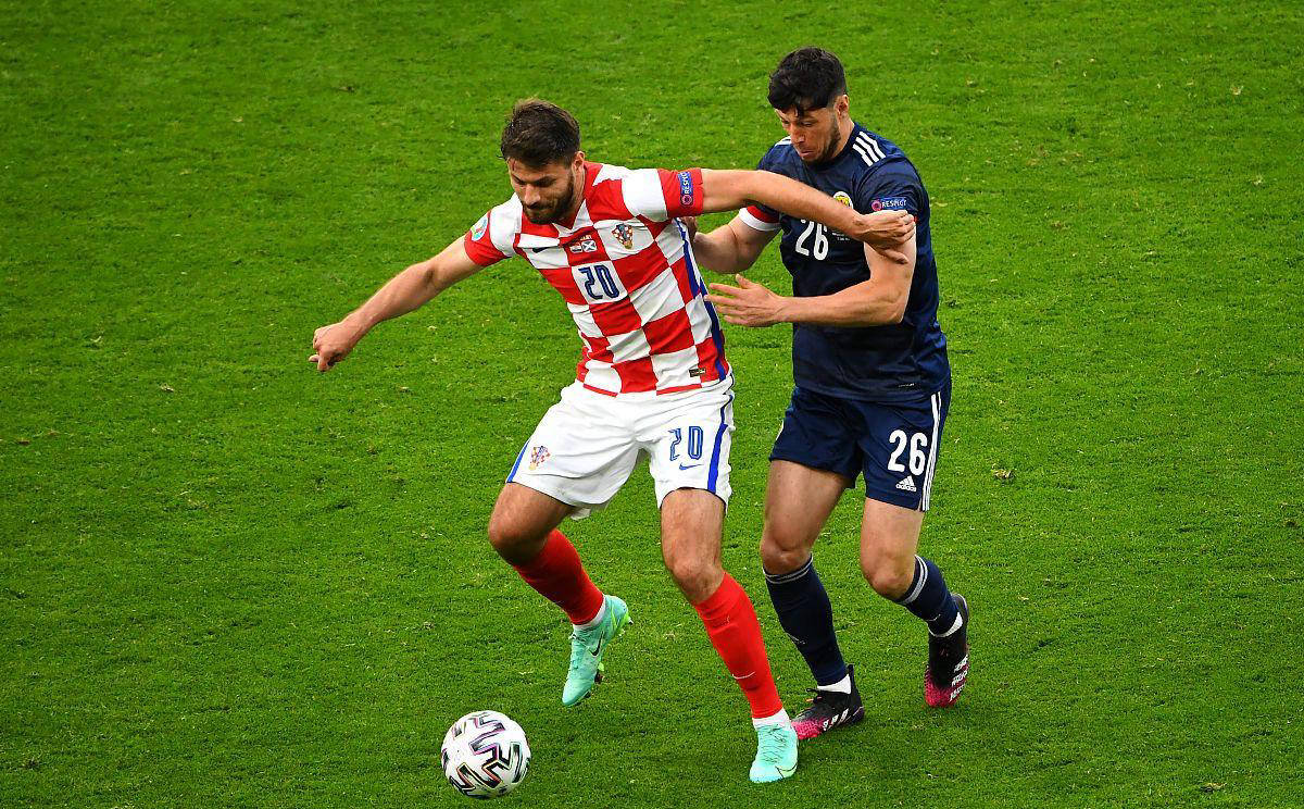 克罗地亚球队联手抵挡，守住比分取得胜利