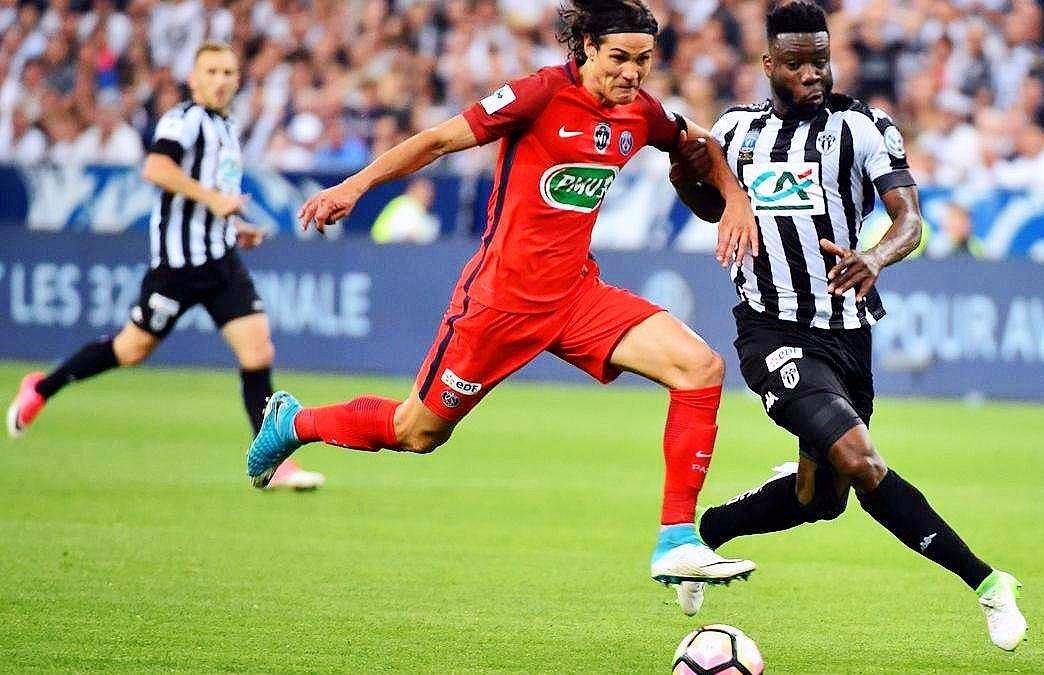 里昂前锋独造四球,成为本赛季法甲射手榜第一 里昂前锋独造四球,成为本赛季法甲射手榜第一