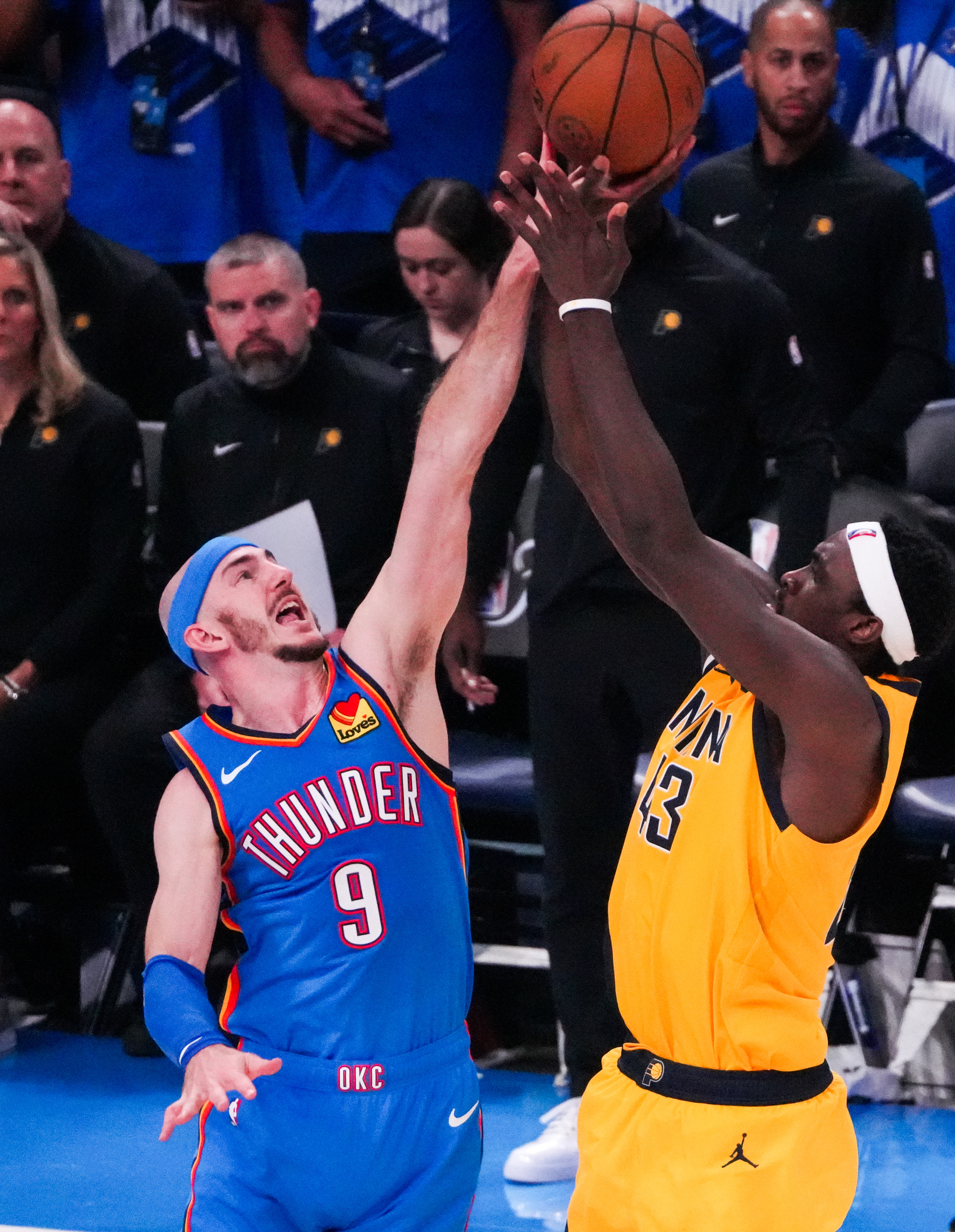 关于雷霆队勇夺比赛胜利,压倒性优势的信息 关于雷霆队勇夺比赛胜利,压倒性优势的信息