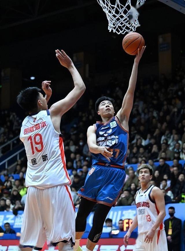 福建队碾压深圳队,郭艾伦惊艳四座 福建队碾压深圳队,郭艾伦惊艳四座