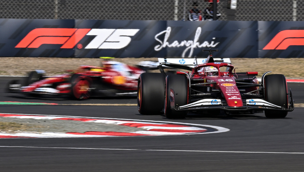 红牛二队险胜阿斯顿马丁,拉塞尔惊艳四座 红牛二队险胜阿斯顿马丁,拉塞尔惊艳四座