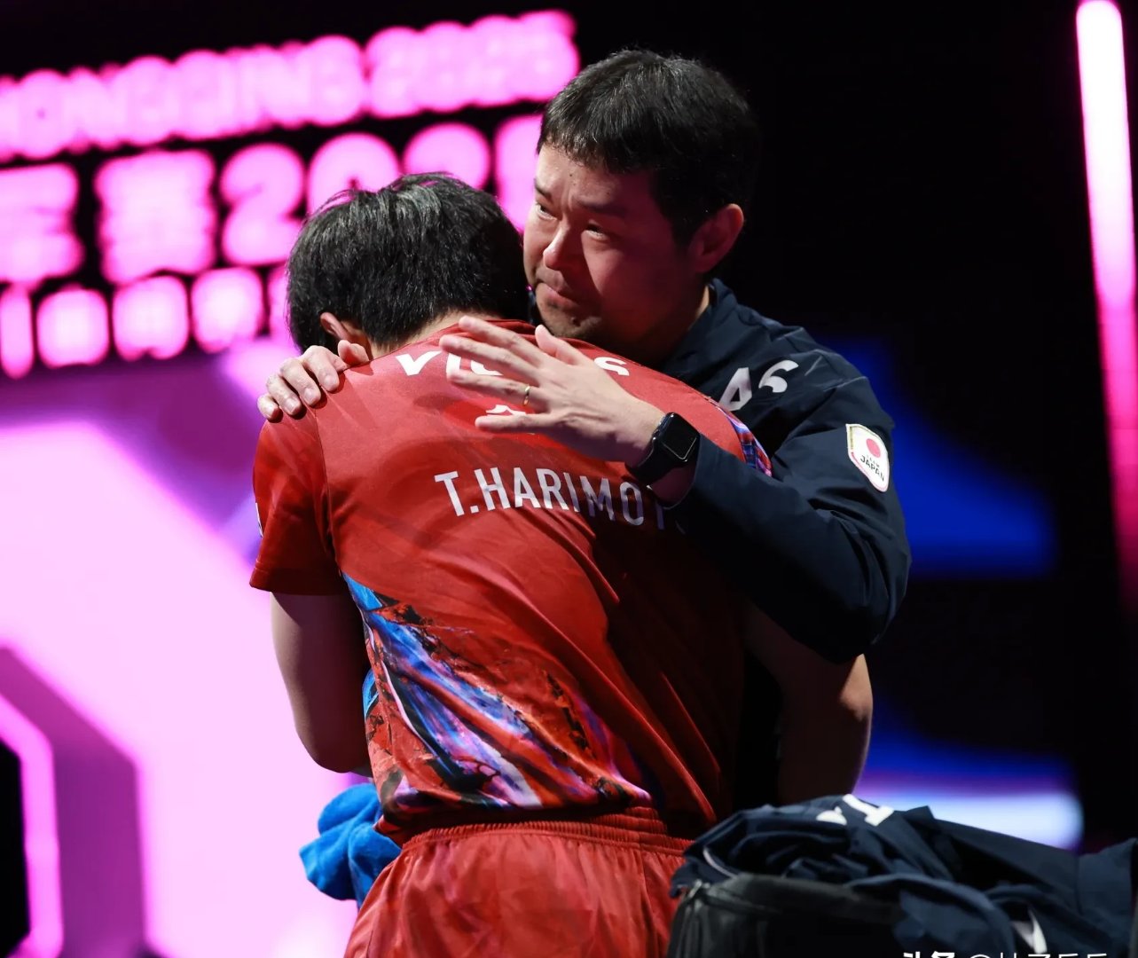 德国队横扫中国队,张本智和扛起全队 德国队横扫中国队,张本智和扛起全队