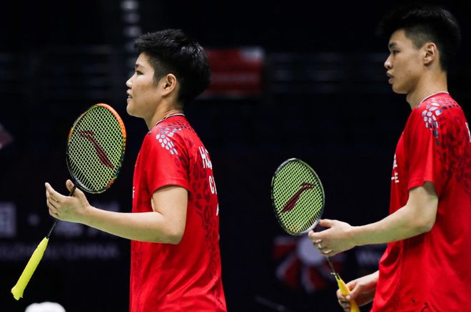 泰国队鏖战丹麦队，黄鸭组合扛起全队