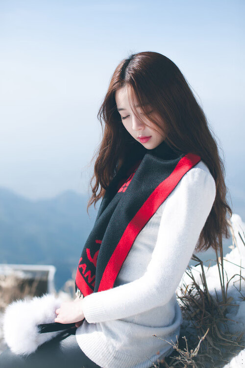 英超争冠如惊涛拍岸，西甲悬念却已随风散，巴萨登顶映衬马竞落寞